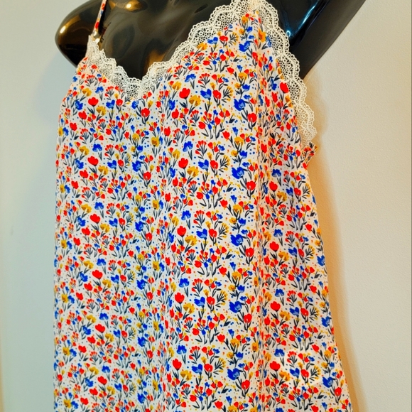 Top with lace details - Picture 2 of 4